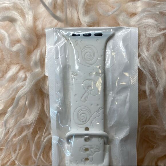 Cute Snail Themed Engraved 42/44/45mm L Apple Watch Band Strap Replacement White - Picture 2 of 4